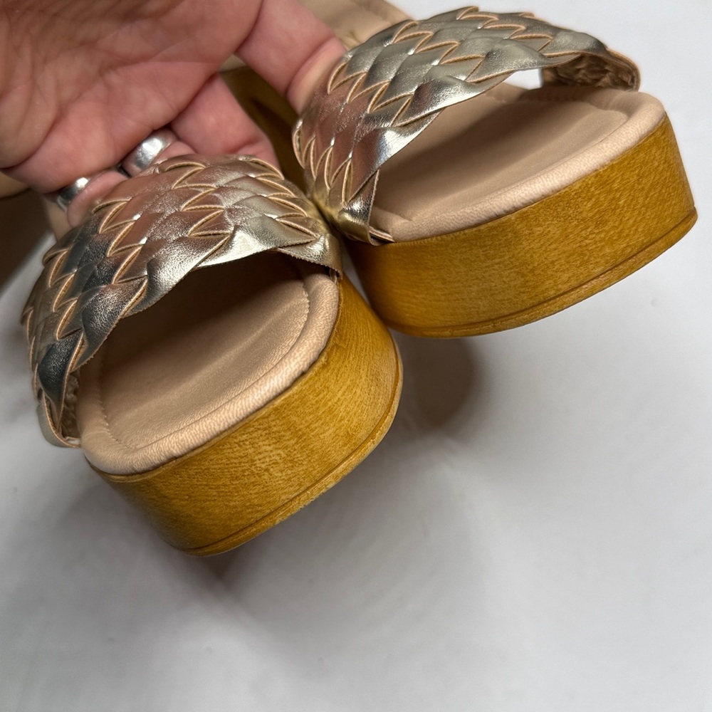 Seychelles Timber Gold Metallic Platform Wood Chunky Block Heel Sandal NEW - Picture 2 of 11